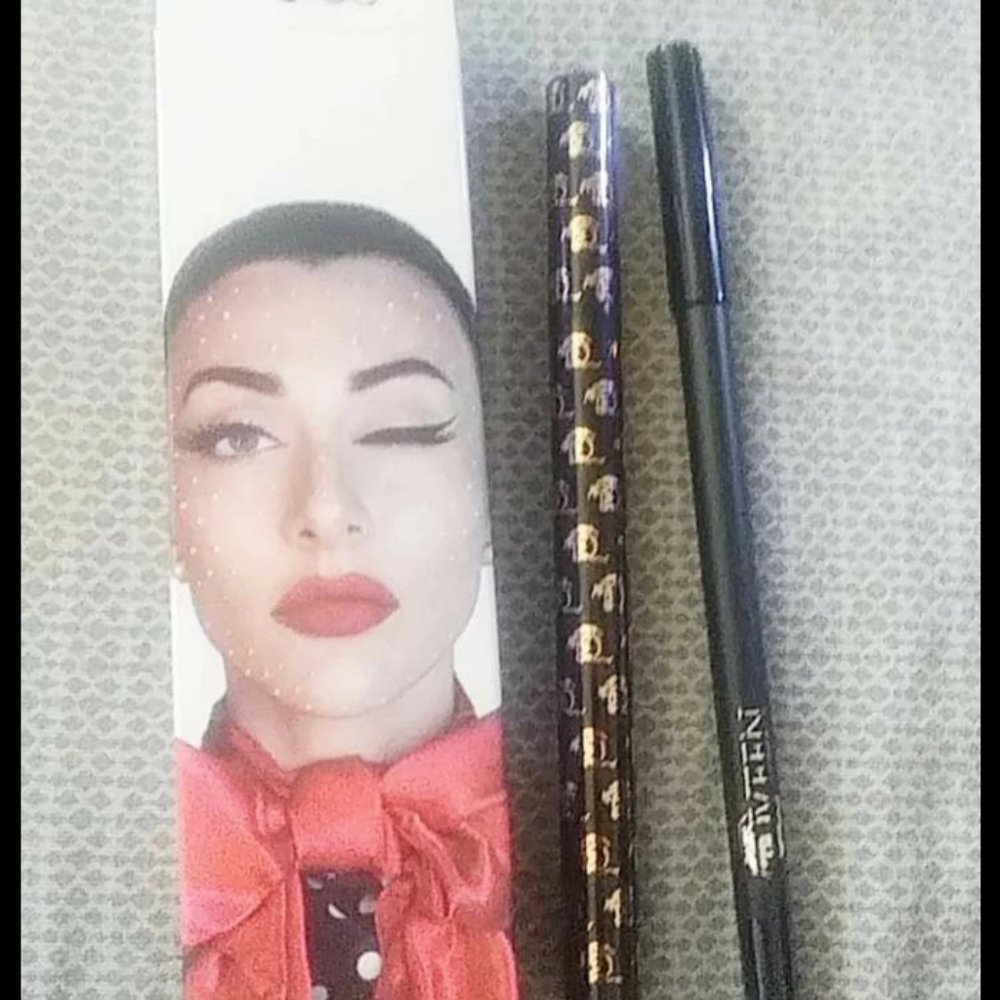 Qveen Eyeliner duo